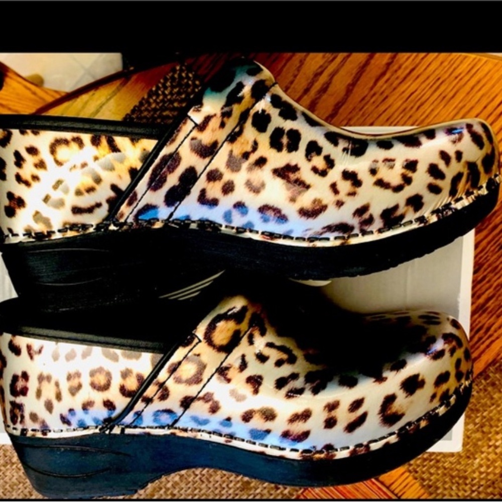 Dansko Pro XP 2.0 Wild Patent Leopard 39EU